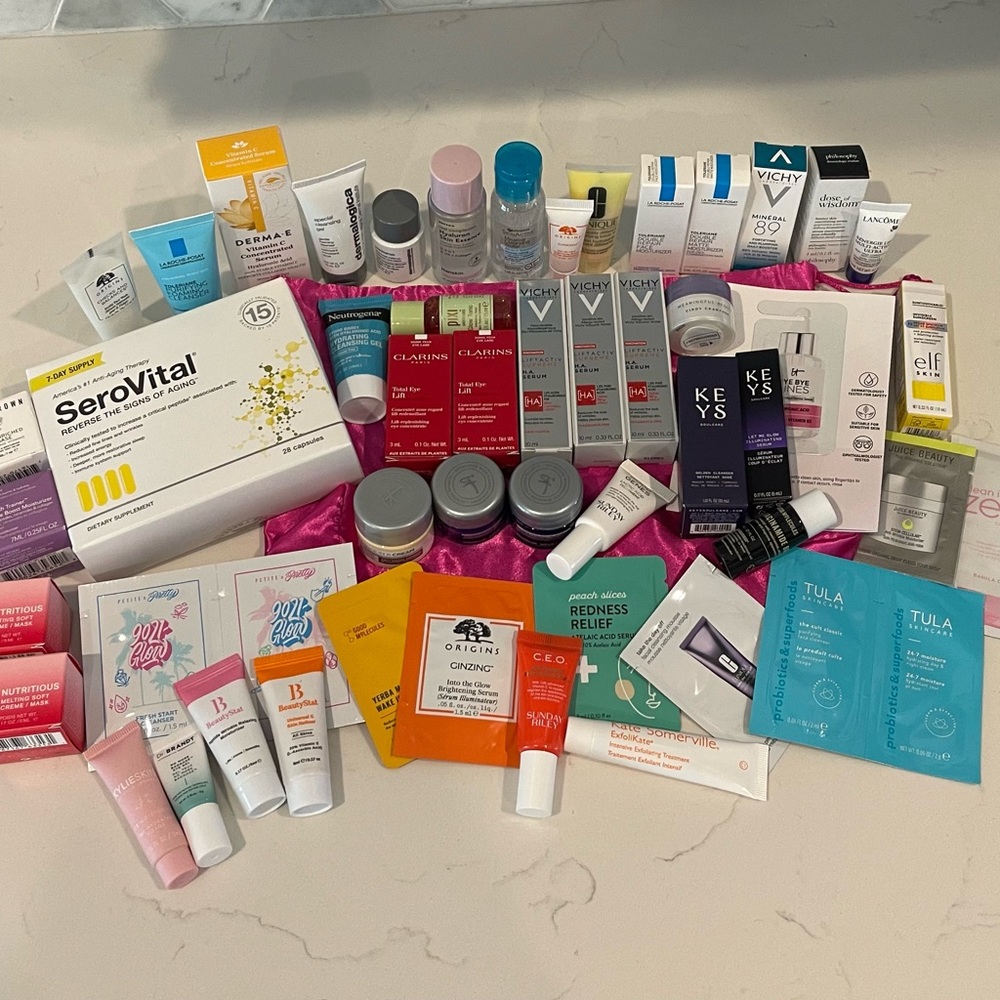 *52* NEW skincare samples WITH bag! ✨